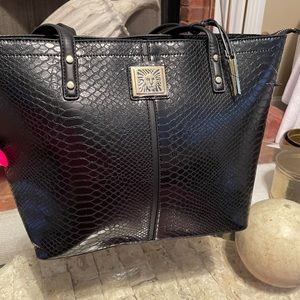 Anne Klein textured top zipper closure tote.